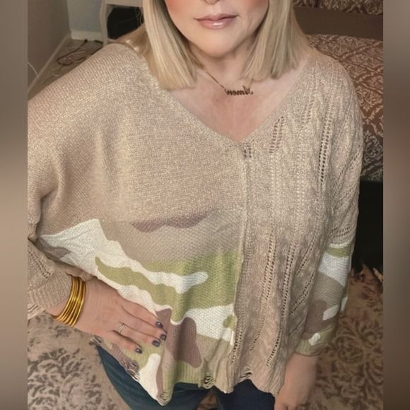 Gorgeous POL OVERSIZED TAN/ CAMOUFLAGE DISTRESSED SWEATER MEDIUM (XL/12/14) - Picture 3 of 7